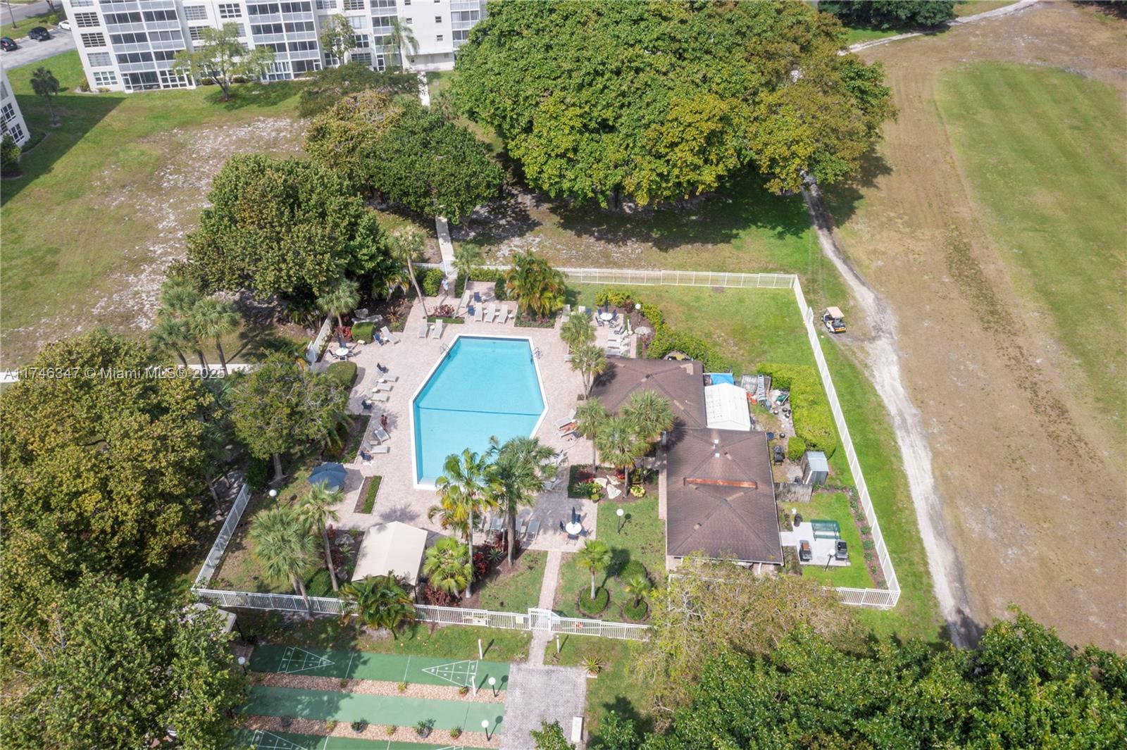 NO 18 PALM-AIRE COUNTRY C - Residential