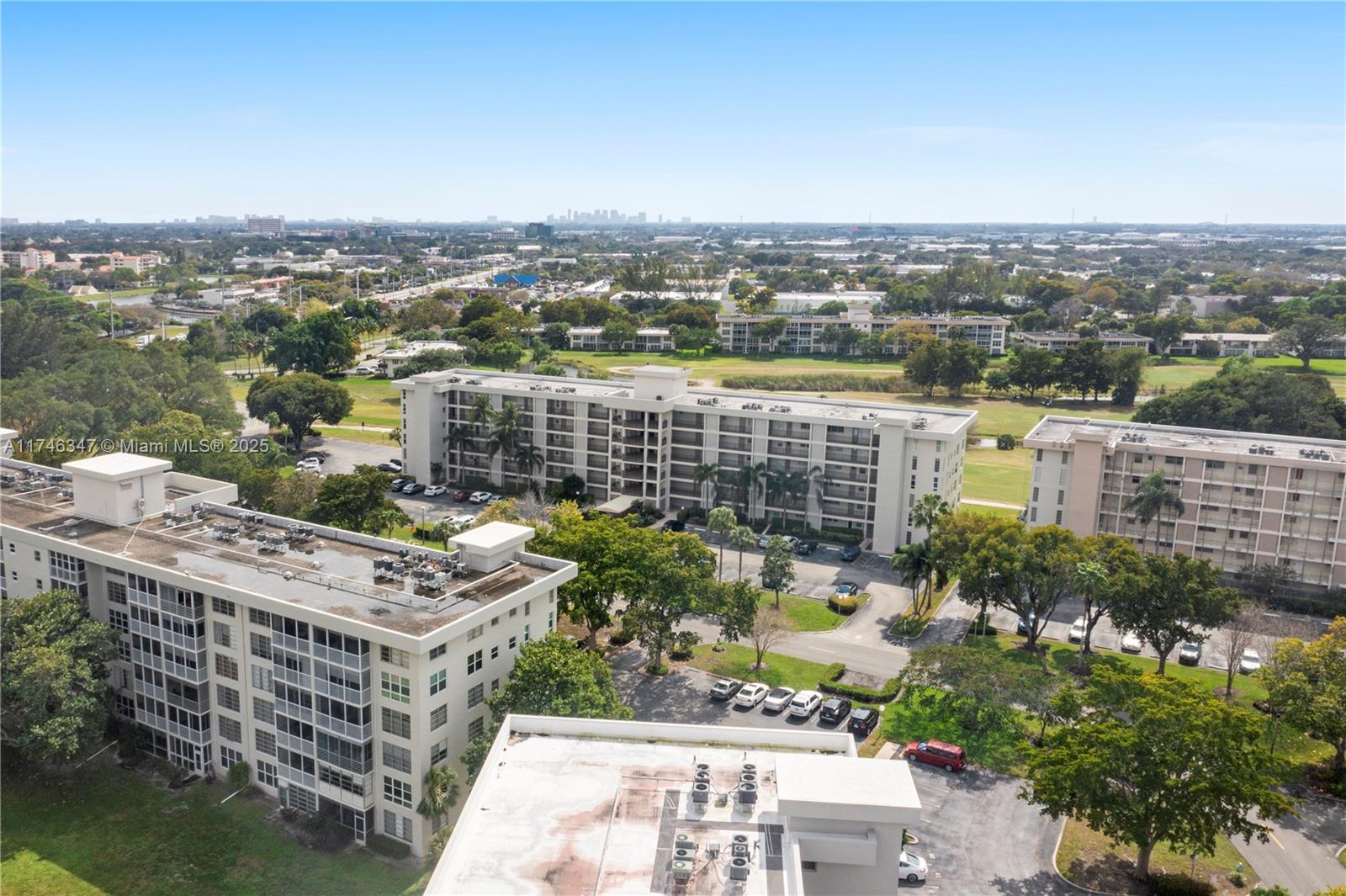 NO 18 PALM-AIRE COUNTRY C - Residential