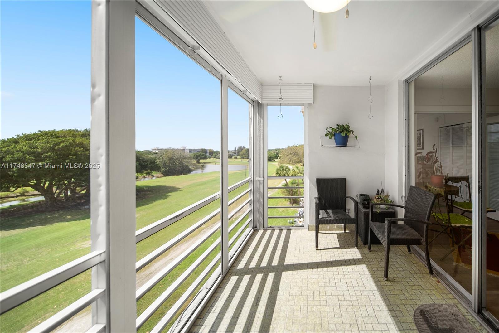 NO 18 PALM-AIRE COUNTRY C - Residential