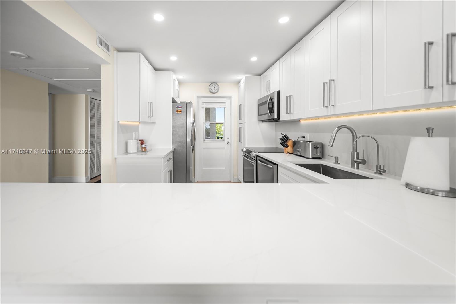 NO 18 PALM-AIRE COUNTRY C - Residential