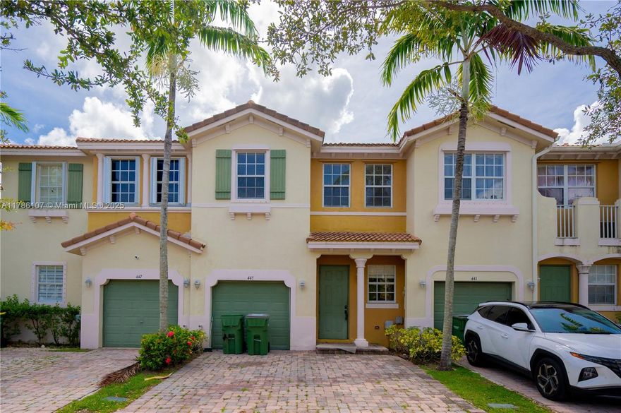 Beautiful 2 story Townhouse in a gated community. 3 bedrooms/ 2.5 bathrooms. situated in the secure and peaceful Villa Portofino West community. Enjoy a beautiful living space with generously sized bedrooms, and an upgrade kitchen with new appliances. Enjoy the peace of mind that comes with living in a gated community, all while being close to shopping, dining, and excellent schools. This townhouse is a must-see and offers everything you need for comfortable, convenient living!