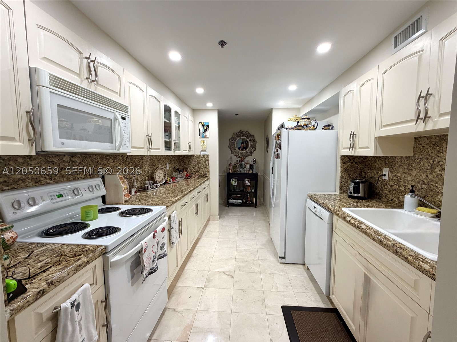 3200 Collins Ave 10-1