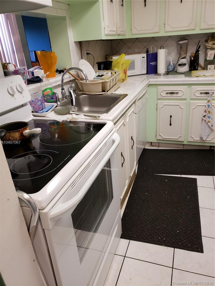 NICE UNIT IN CENTRAL PART OF MIAMI.  CLOSE TO AIRPORT, HOTELS, RESTAURANTS, SHOPS AND MUCH MORE. LOW MAINTENANCE  INCLUDES WATER, SECURITY, LANDSCAPING AND MANY OTHER AMENITIES.  CALL TODAY!