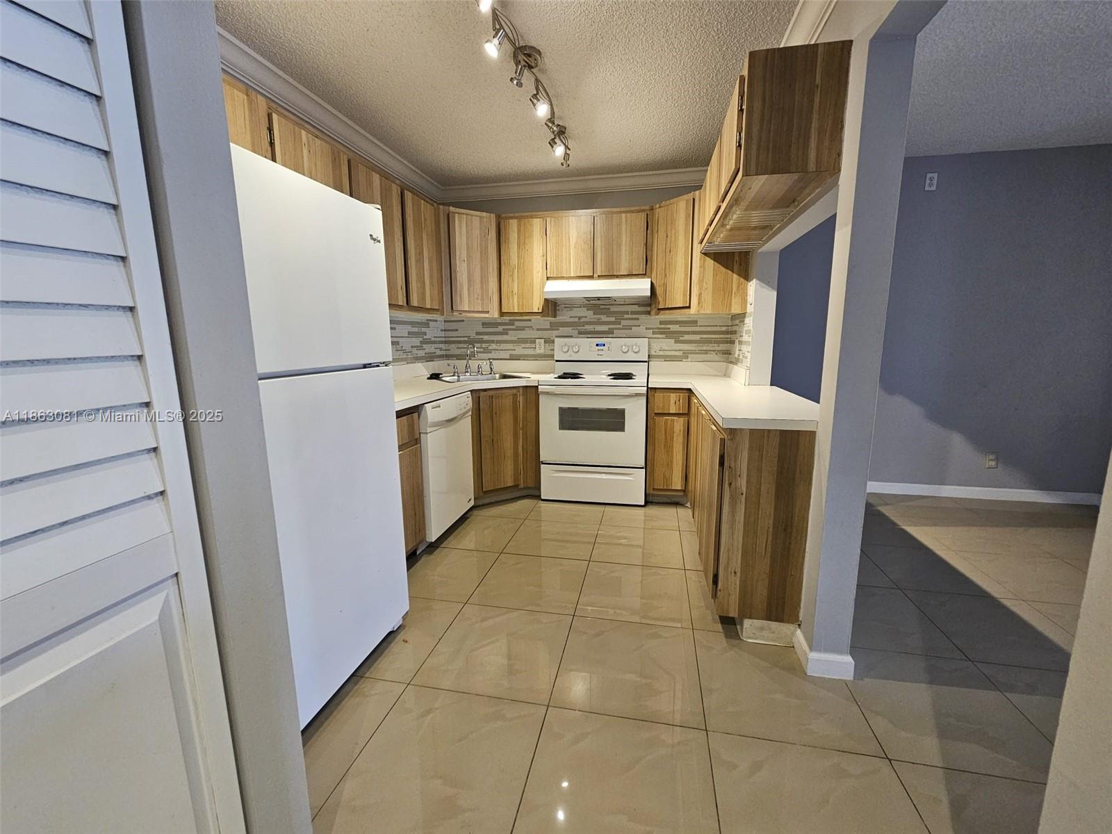 PINE RIDGE AT HAVERHILL C - Residential Lease