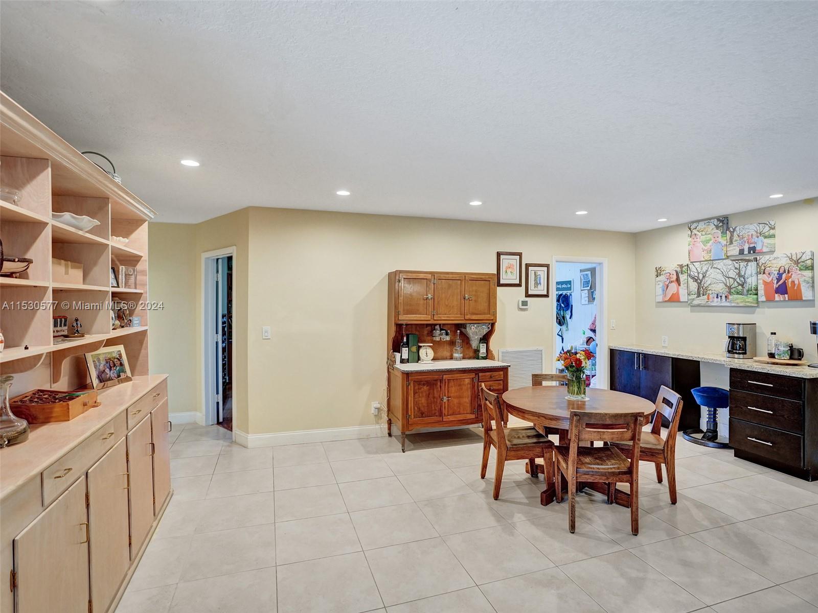 CORAL SPRINGS COUNTRY CLU - Residential