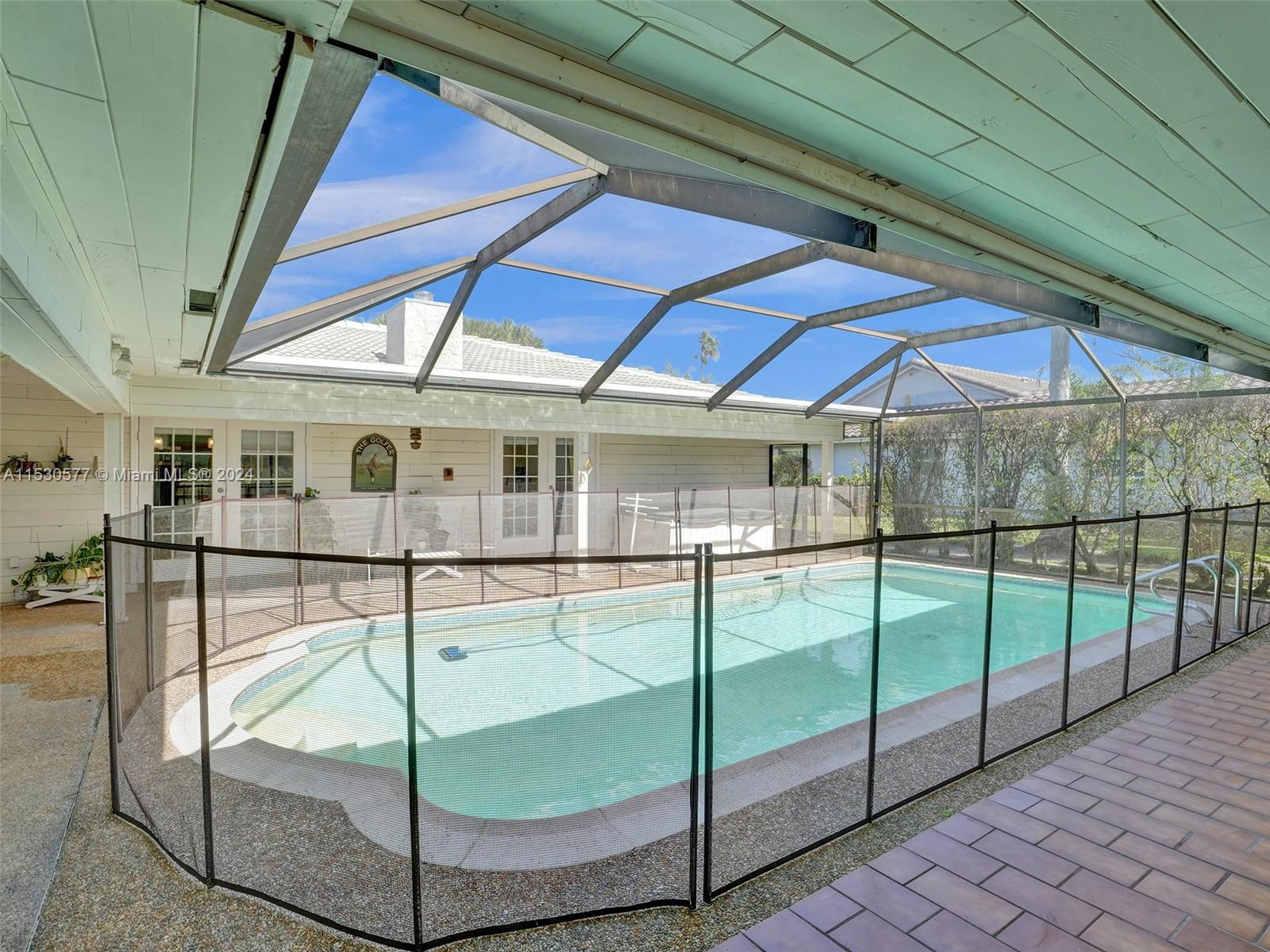 CORAL SPRINGS COUNTRY CLU - Residential
