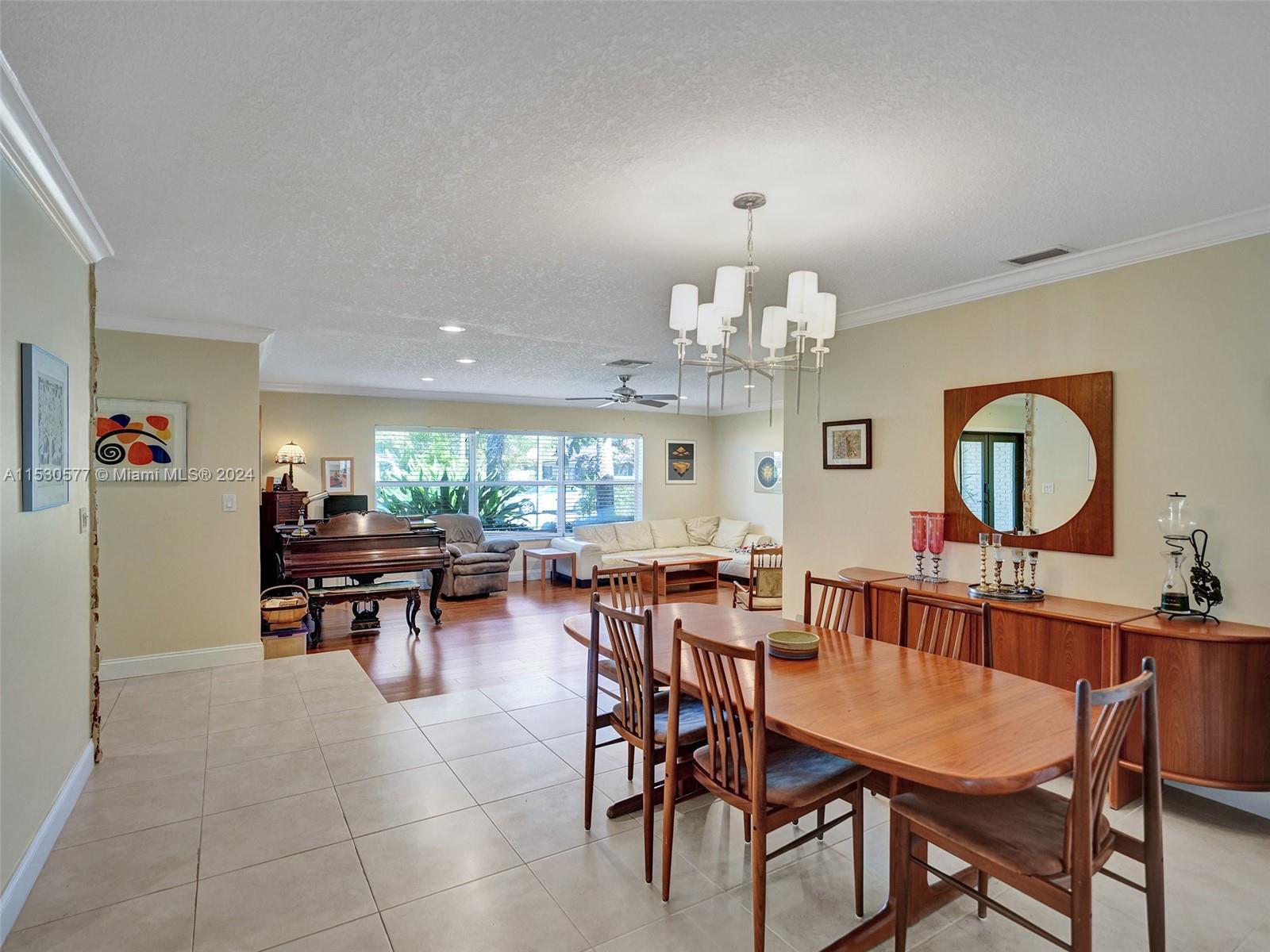 CORAL SPRINGS COUNTRY CLU - Residential