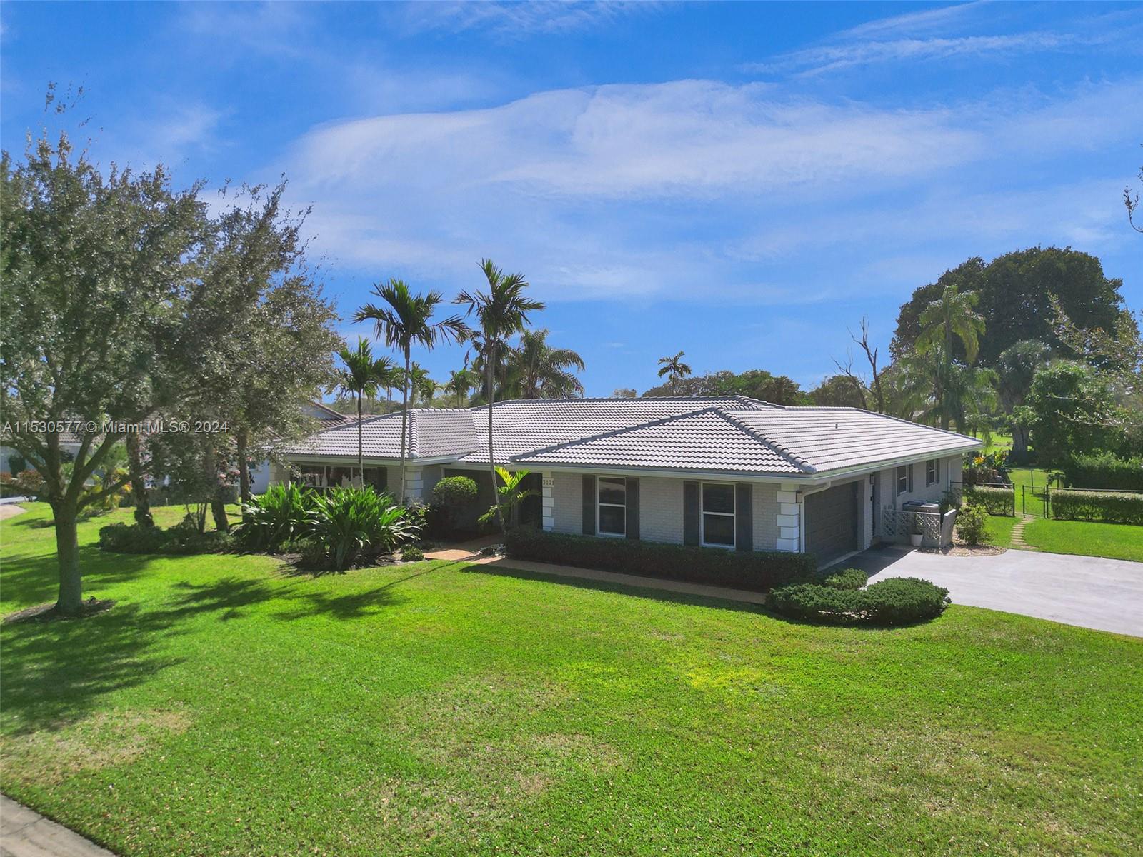 CORAL SPRINGS COUNTRY CLU - Residential