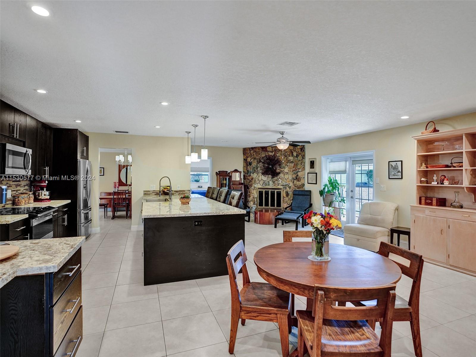 CORAL SPRINGS COUNTRY CLU - Residential