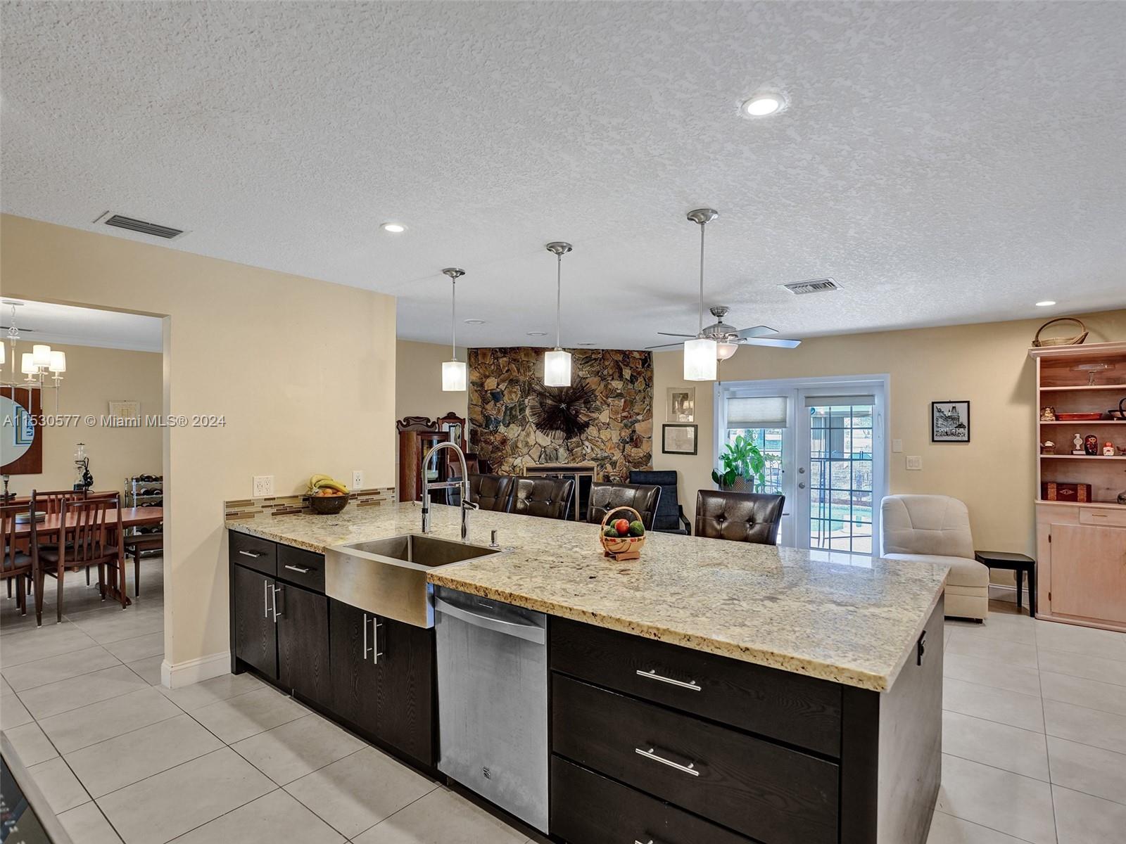 CORAL SPRINGS COUNTRY CLU - Residential
