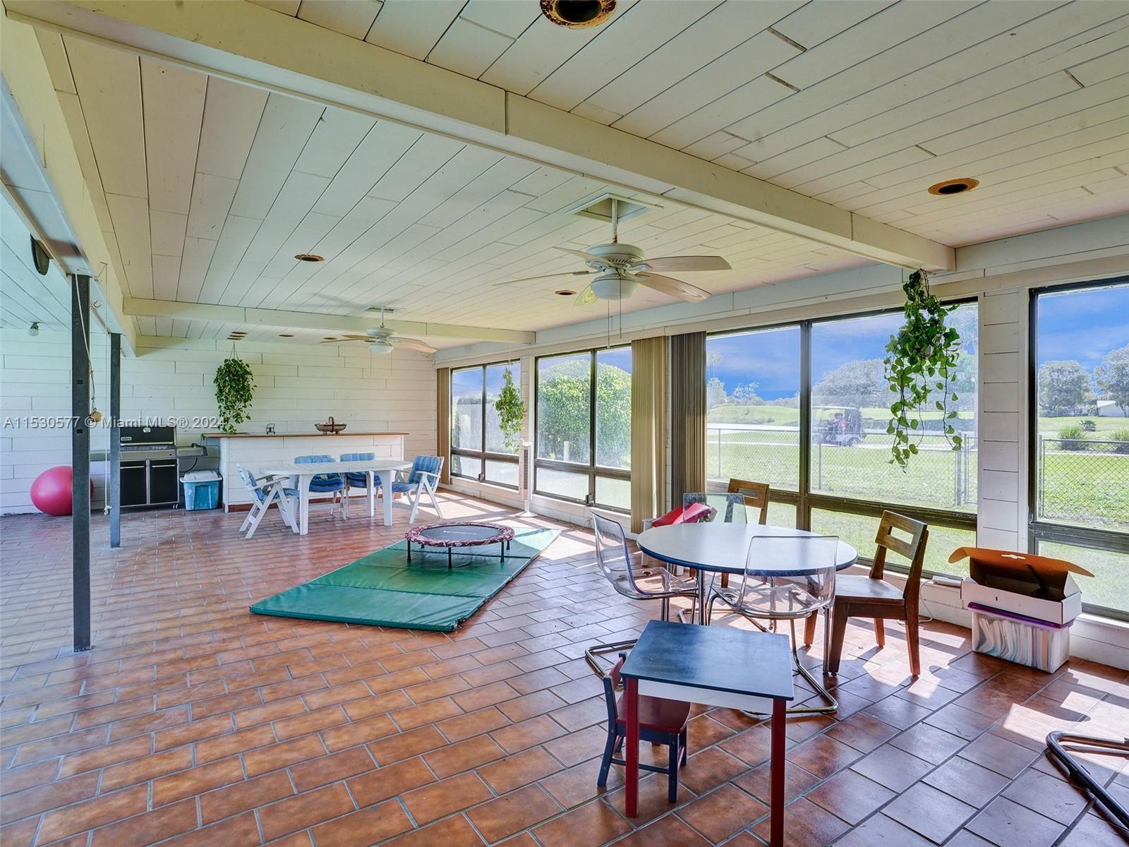 CORAL SPRINGS COUNTRY CLU - Residential