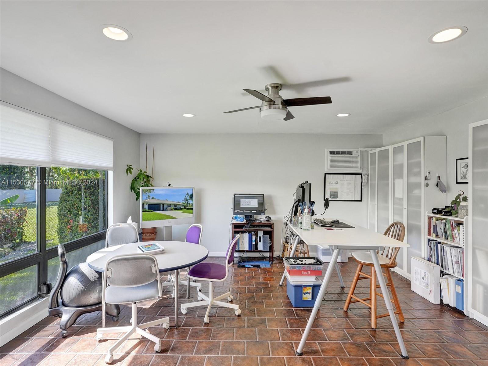 CORAL SPRINGS COUNTRY CLU - Residential