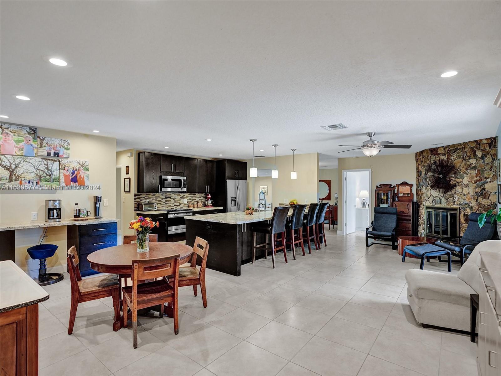 CORAL SPRINGS COUNTRY CLU - Residential