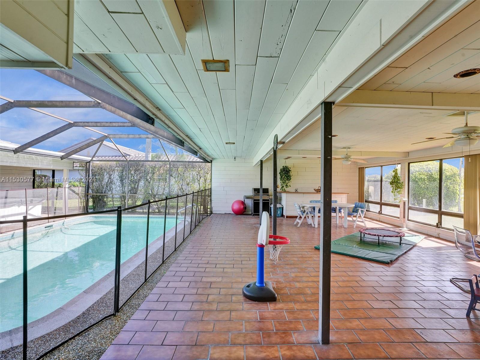 CORAL SPRINGS COUNTRY CLU - Residential