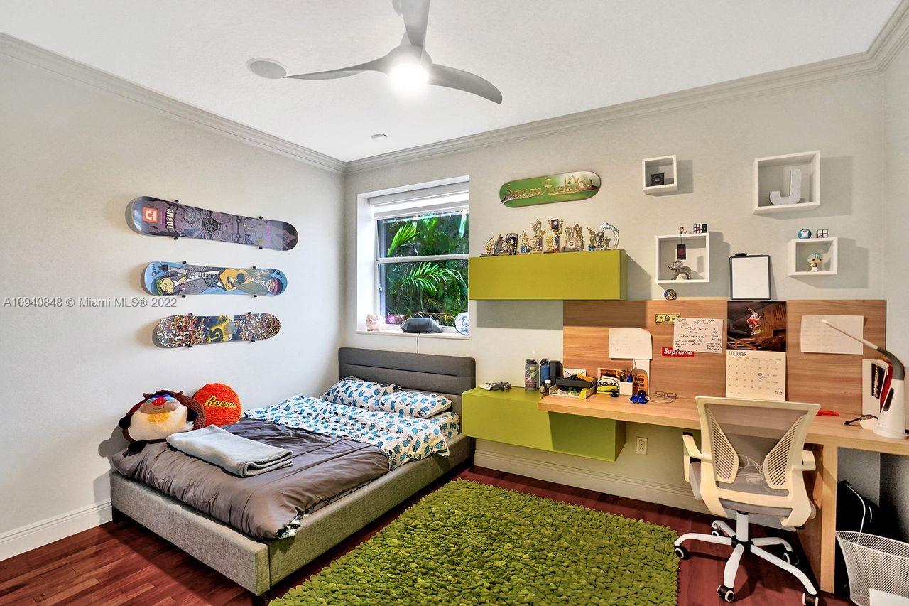 PRESIDENTIAL ESTATES REPL - Residential