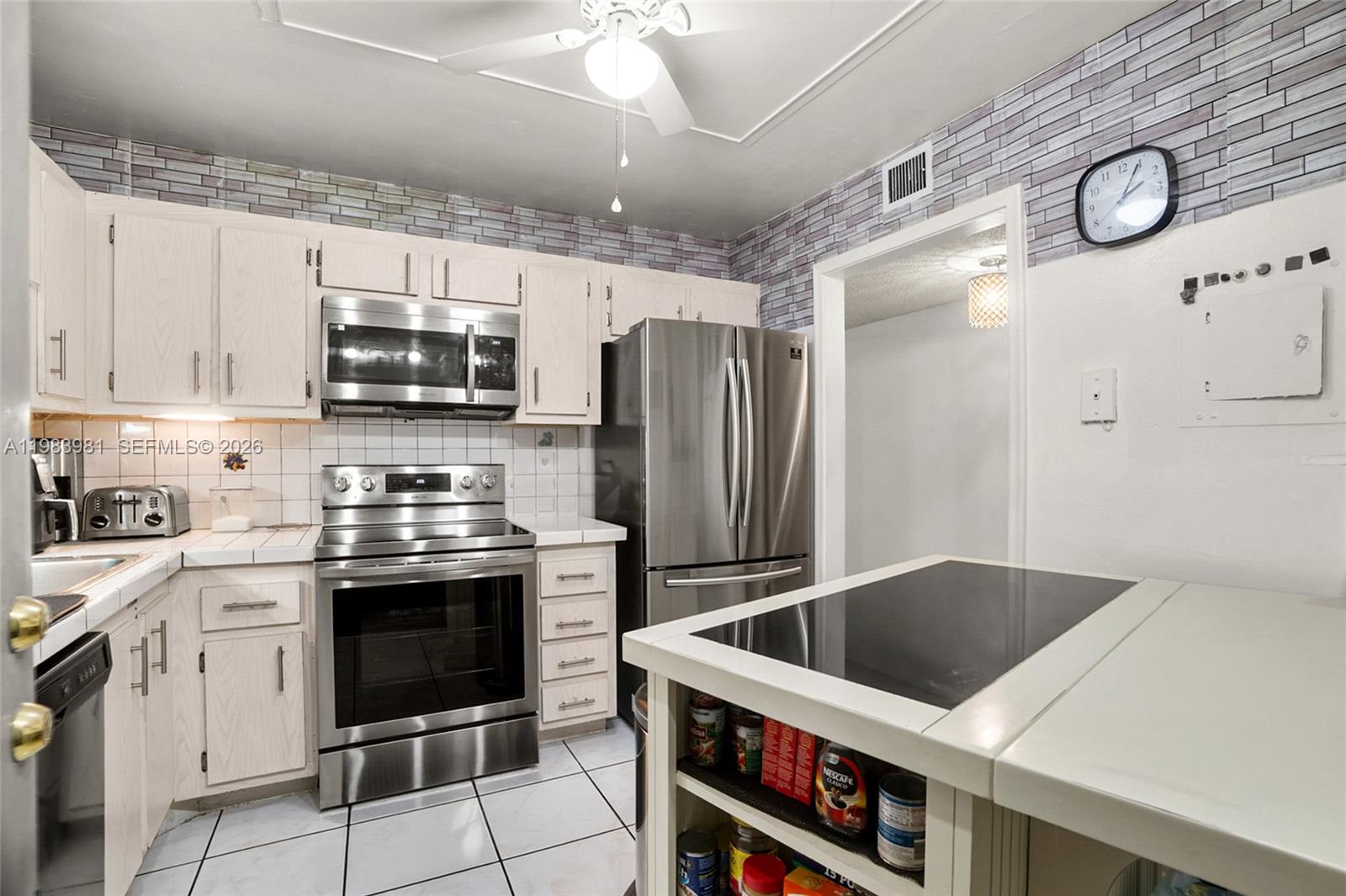 CASTLE APARTMENTS 14 COND - Residential