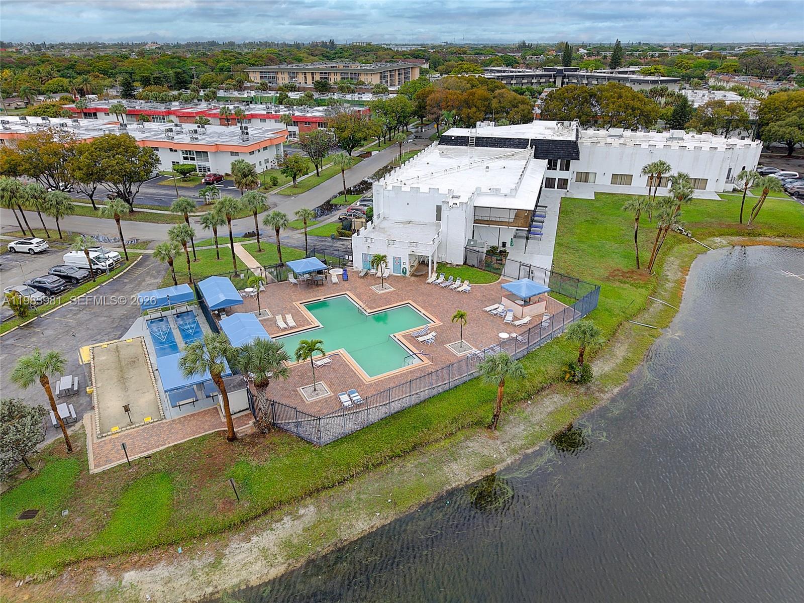 CASTLE APARTMENTS 14 COND - Residential