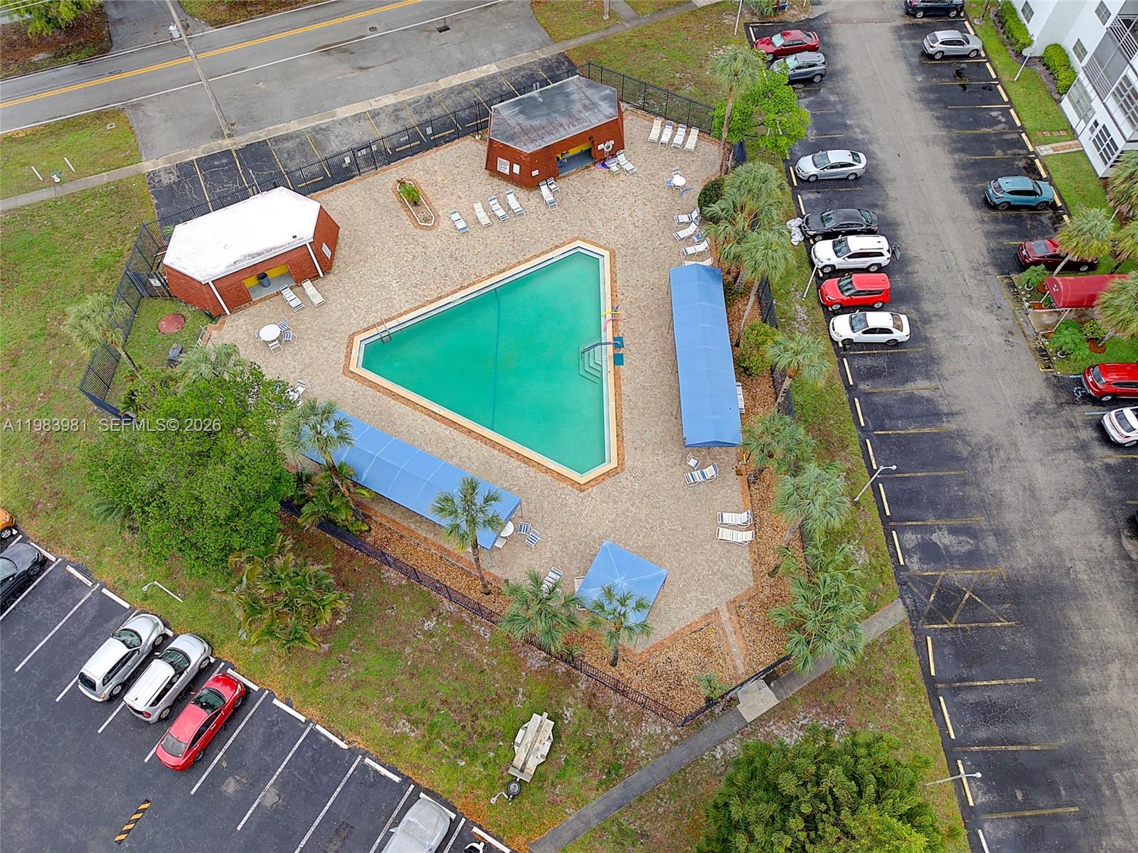 CASTLE APARTMENTS 14 COND - Residential