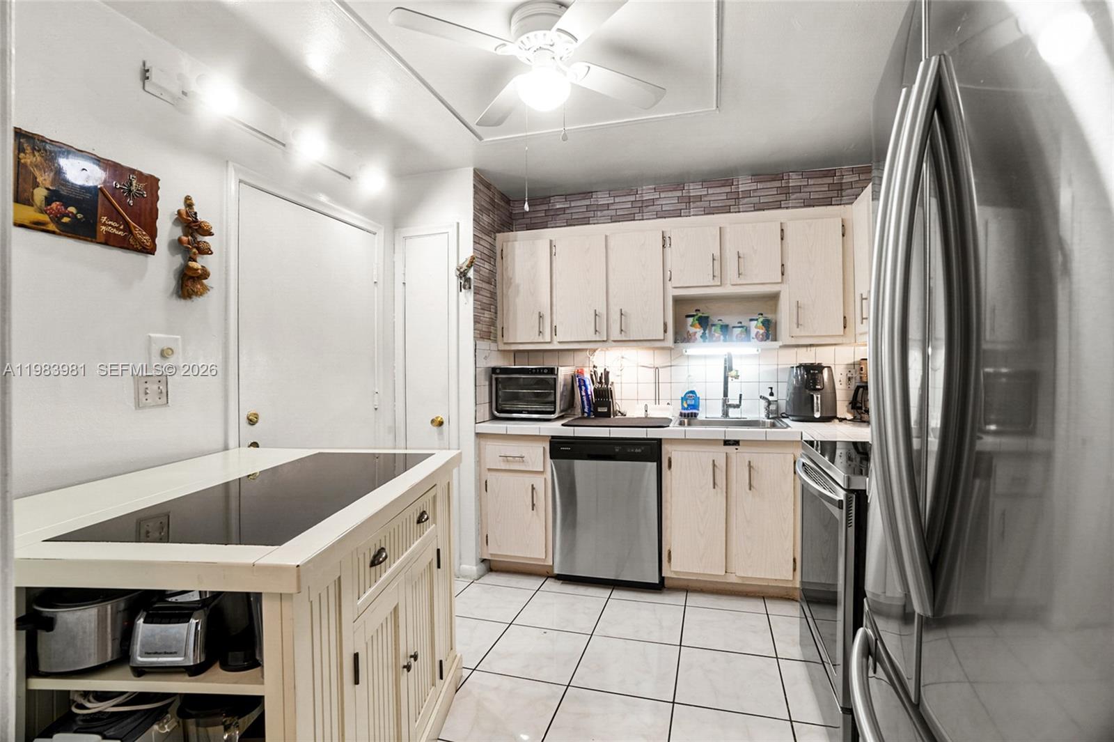 CASTLE APARTMENTS 14 COND - Residential