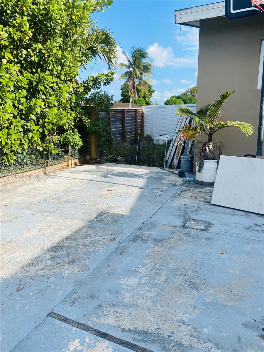 CAROL CITY - Residential