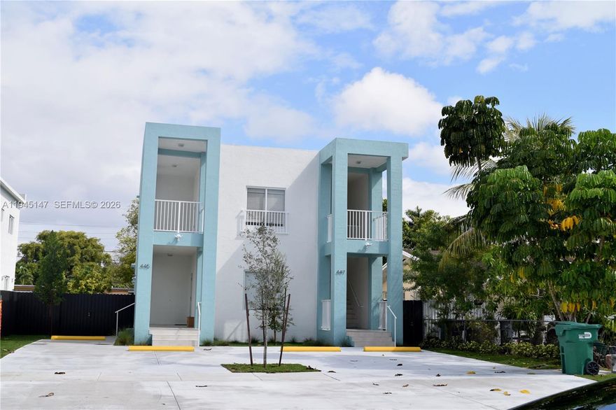 Beautiful modern house, spacious, large terrace, excellent location. The building is a duplex, one unit in the bottom and one in the top.This is the top unit. First , last and security required. Good credit.