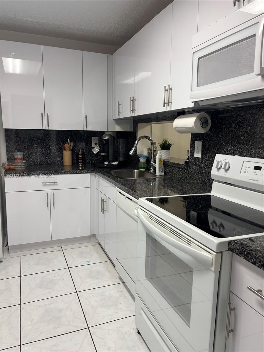 FOX CHASE - Residential