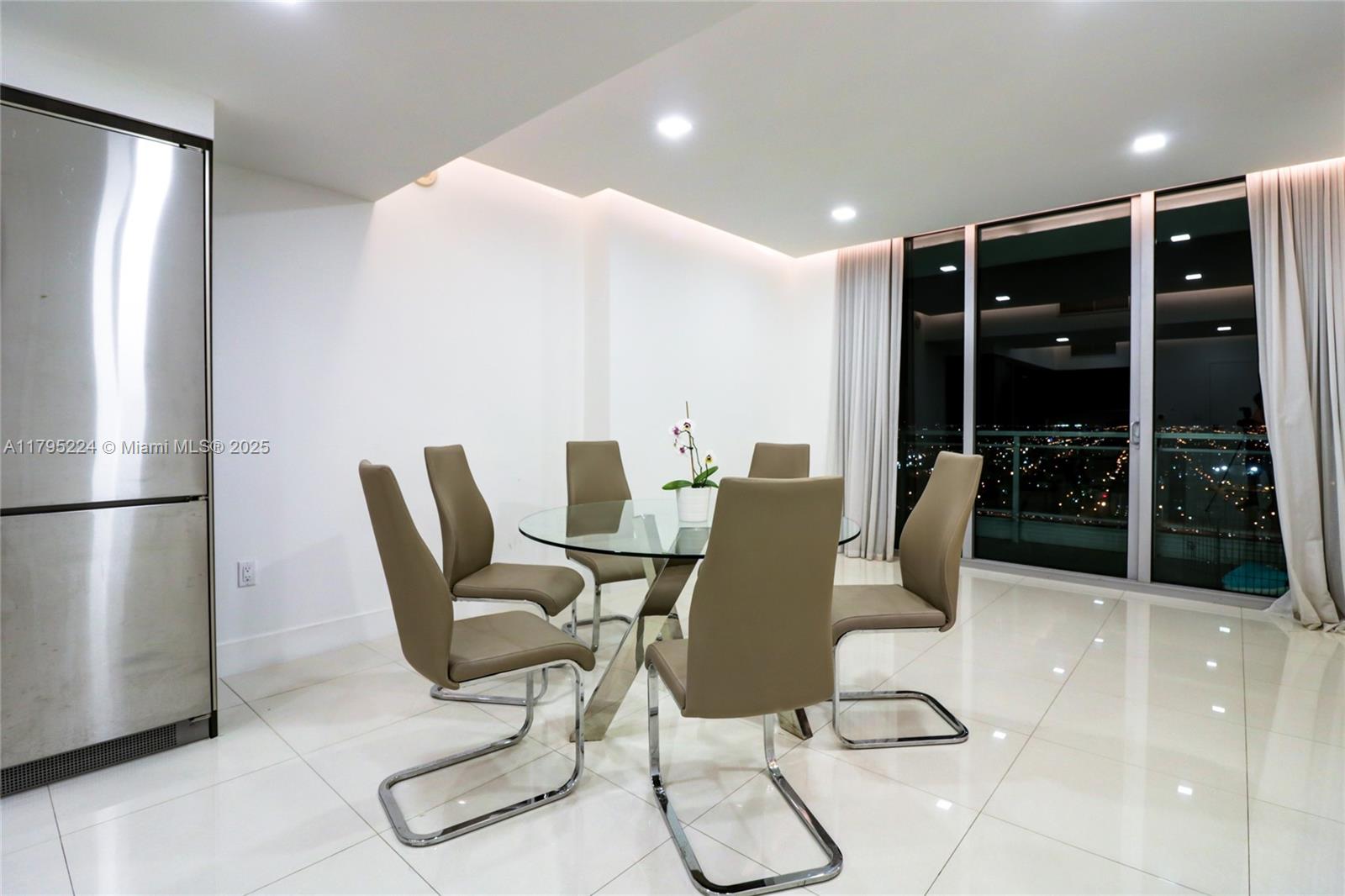 Rental Property at 92 Sw 3rd St 2909, Miami, Broward County, Florida - Bedrooms: 1 
Bathrooms: 1  - $2,900 MO.
