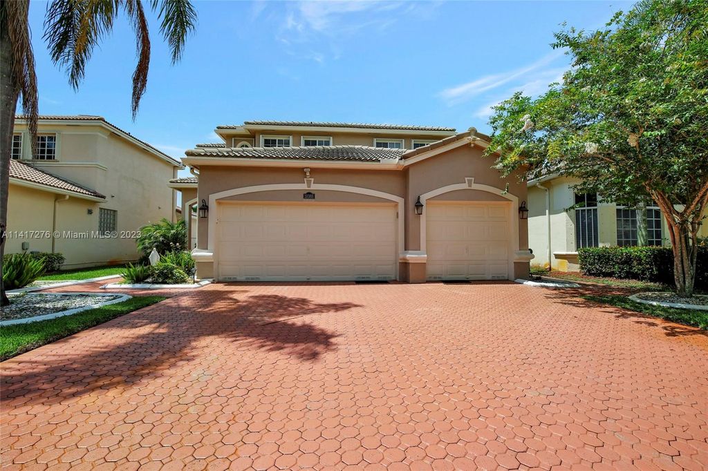 Photo of 19368 SW 64th St, Pembroke Pines, FL 33332 (MLS # A11417276)