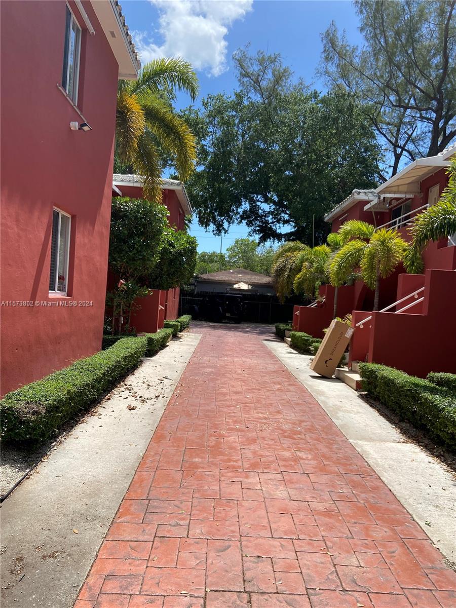 THE NICHE AT 62ND ST COND - Residential Lease