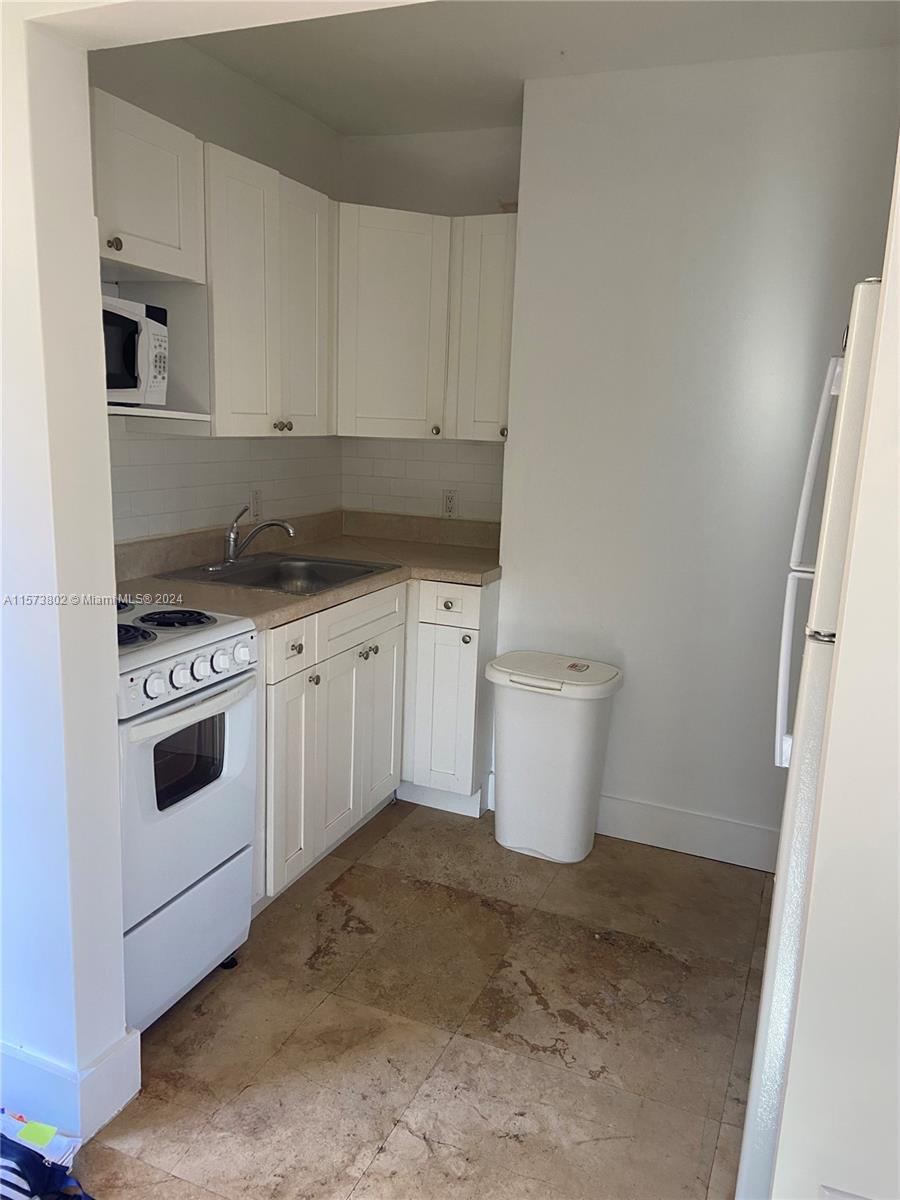 THE NICHE AT 62ND ST COND - Residential Lease