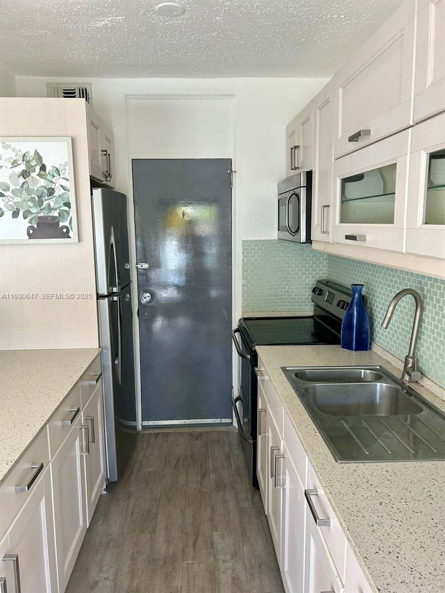 THE FRANCIS CONDO - Residential Lease