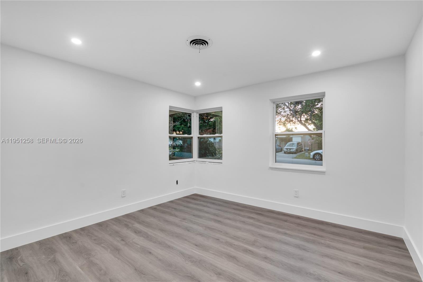 CRESTHAVEN NO 5 - Residential