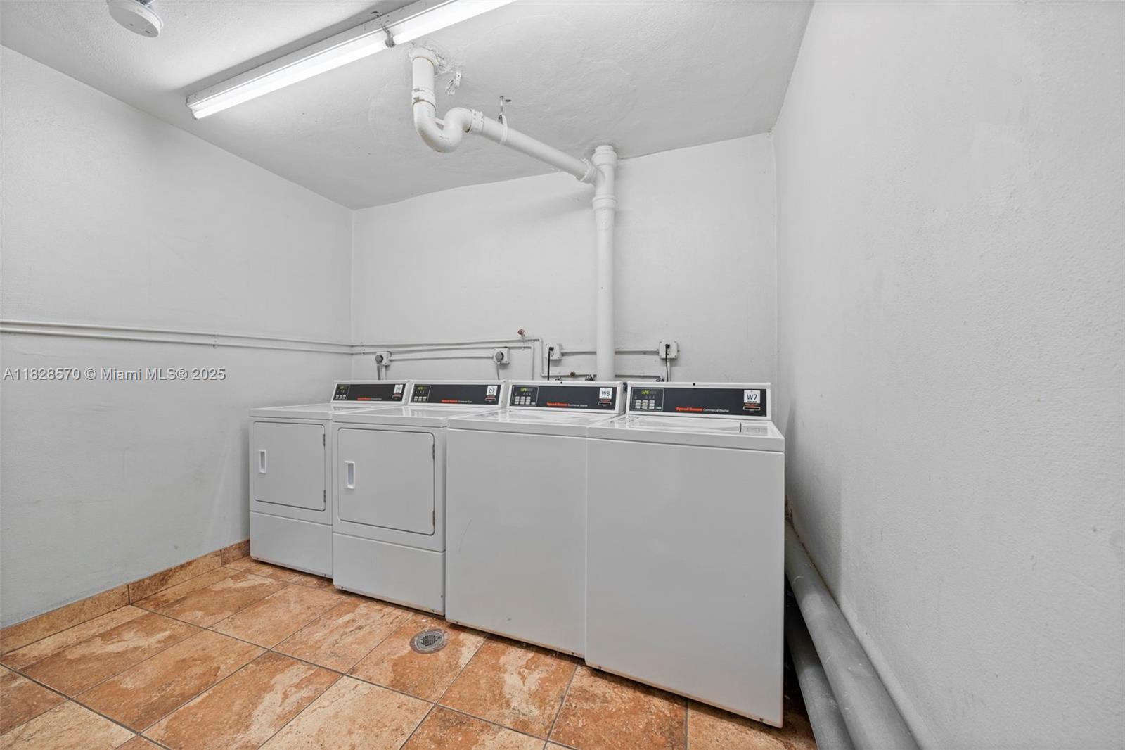 JADE WINDS GRP EASTER LIL - Residential