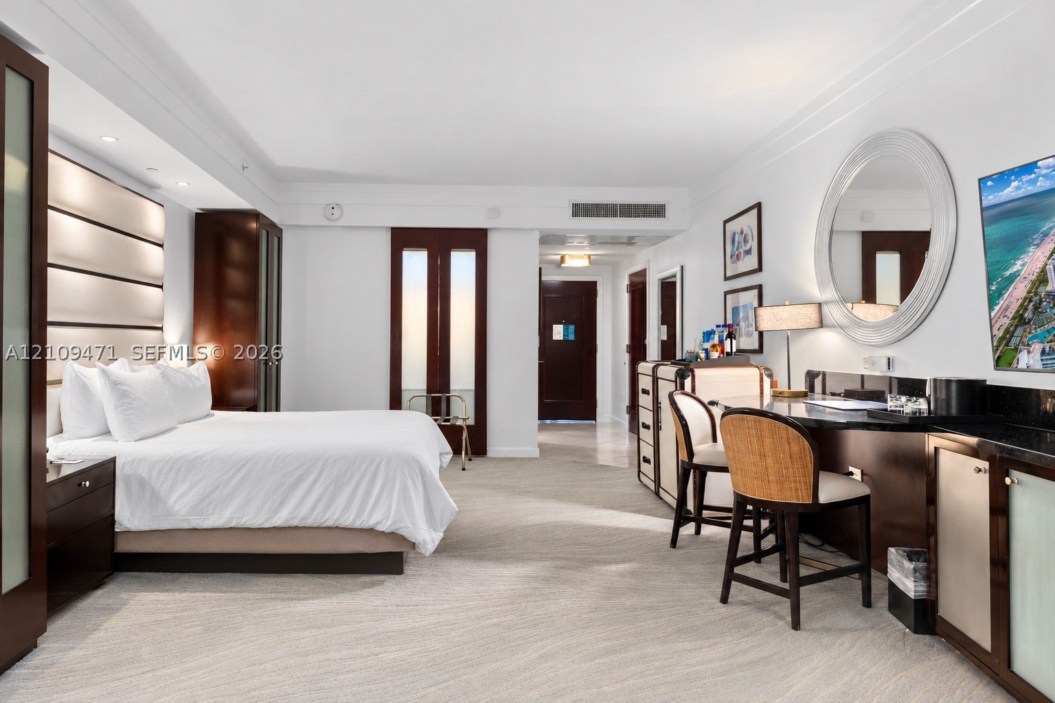 4391 Collins Ave 806