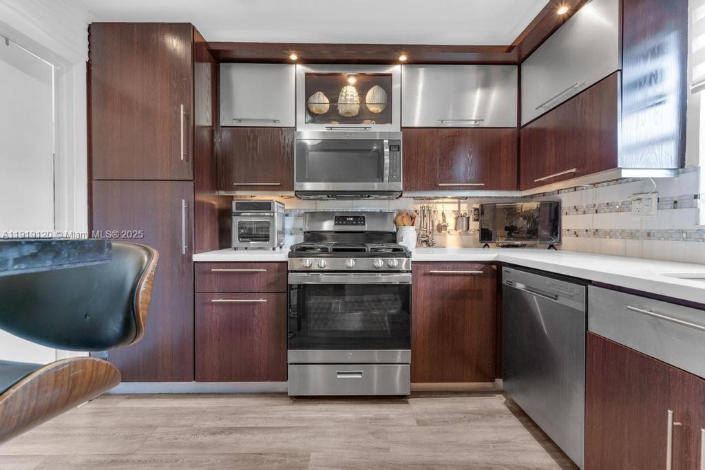 CENTRE COURT CONDO - Residential