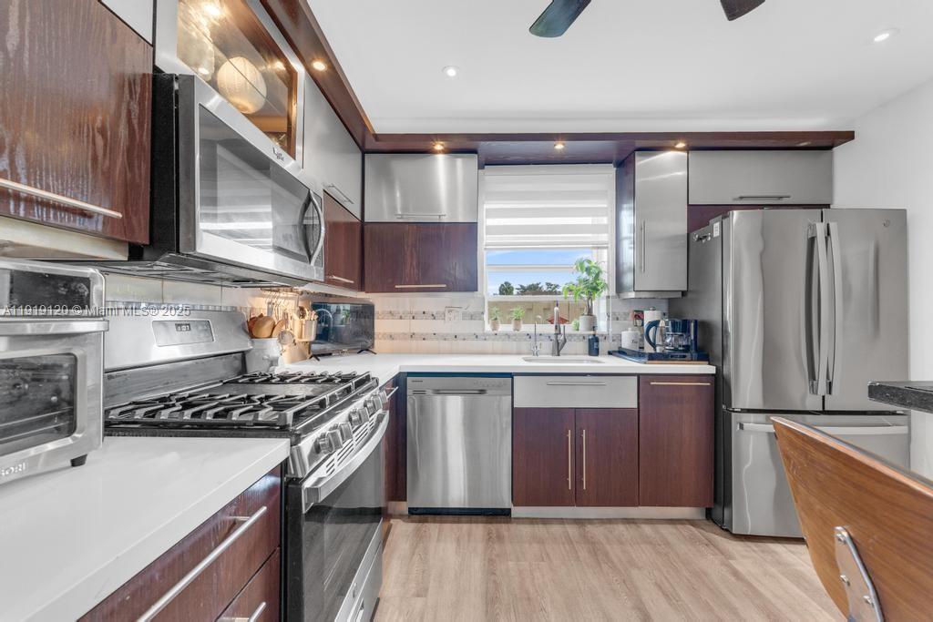 CENTRE COURT CONDO - Residential