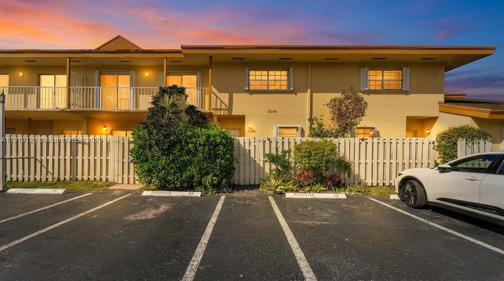 CENTRE COURT CONDO - Residential