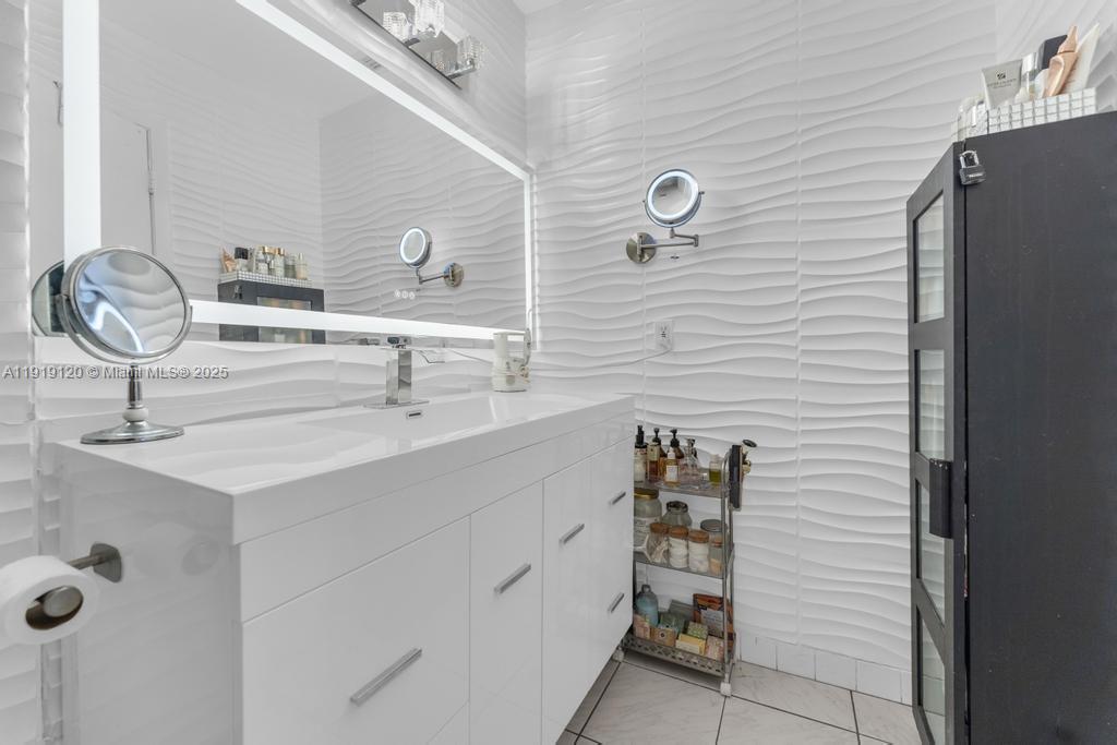 CENTRE COURT CONDO - Residential