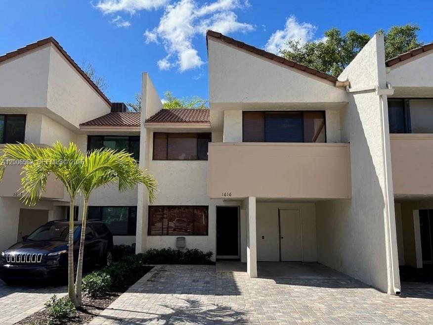 CYPRESS POINTE CONDO - Residential