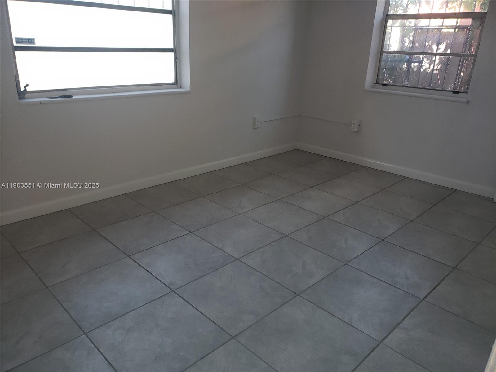 35 52 41 SUNSHINE VILLAGE - Residential Lease