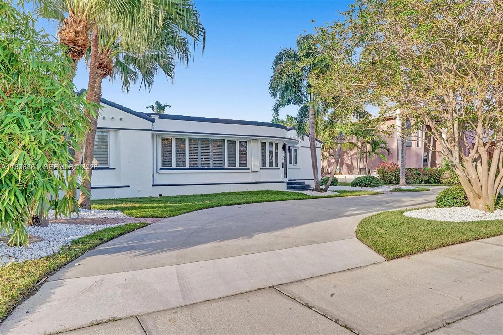 HOLLYWOOD LAKES SECTION - Residential