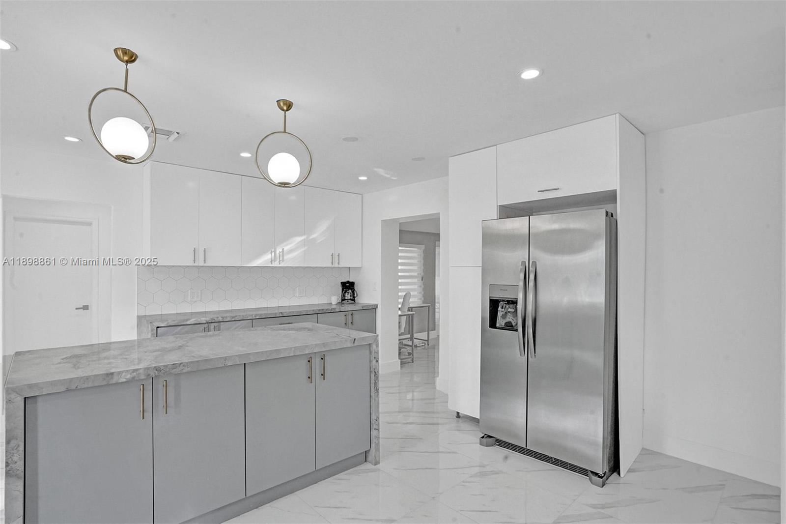 HOLLYWOOD LAKES SECTION - Residential