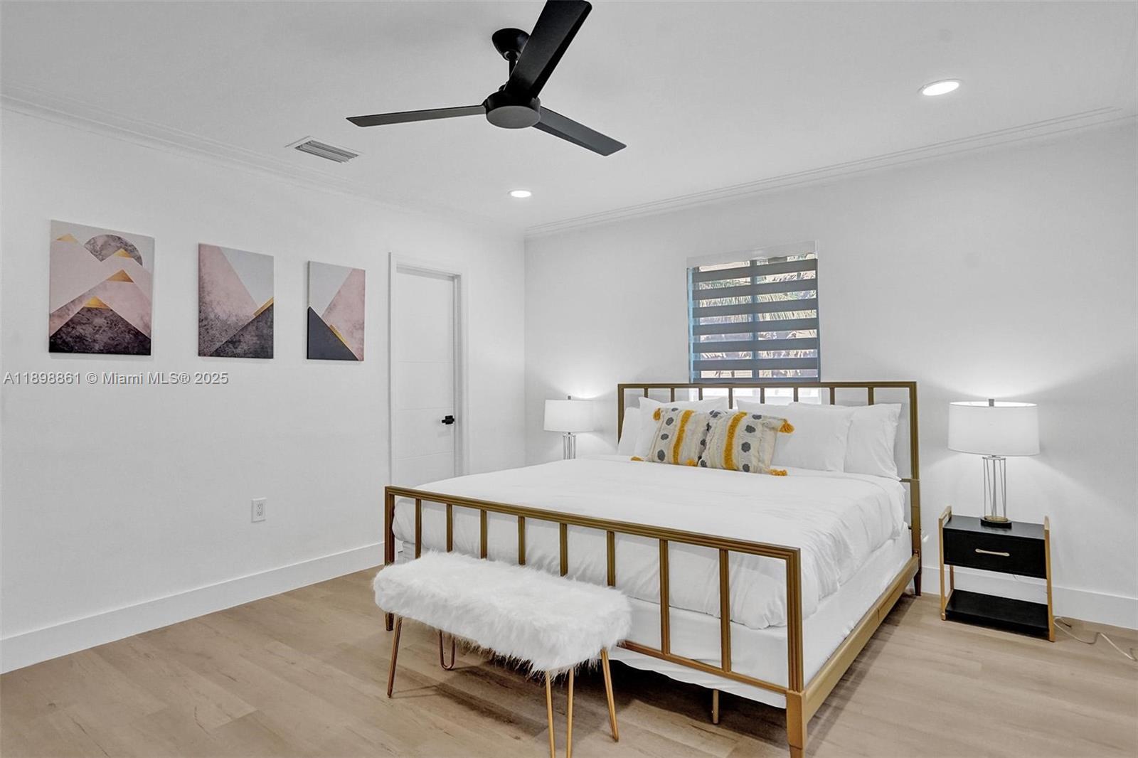 HOLLYWOOD LAKES SECTION - Residential