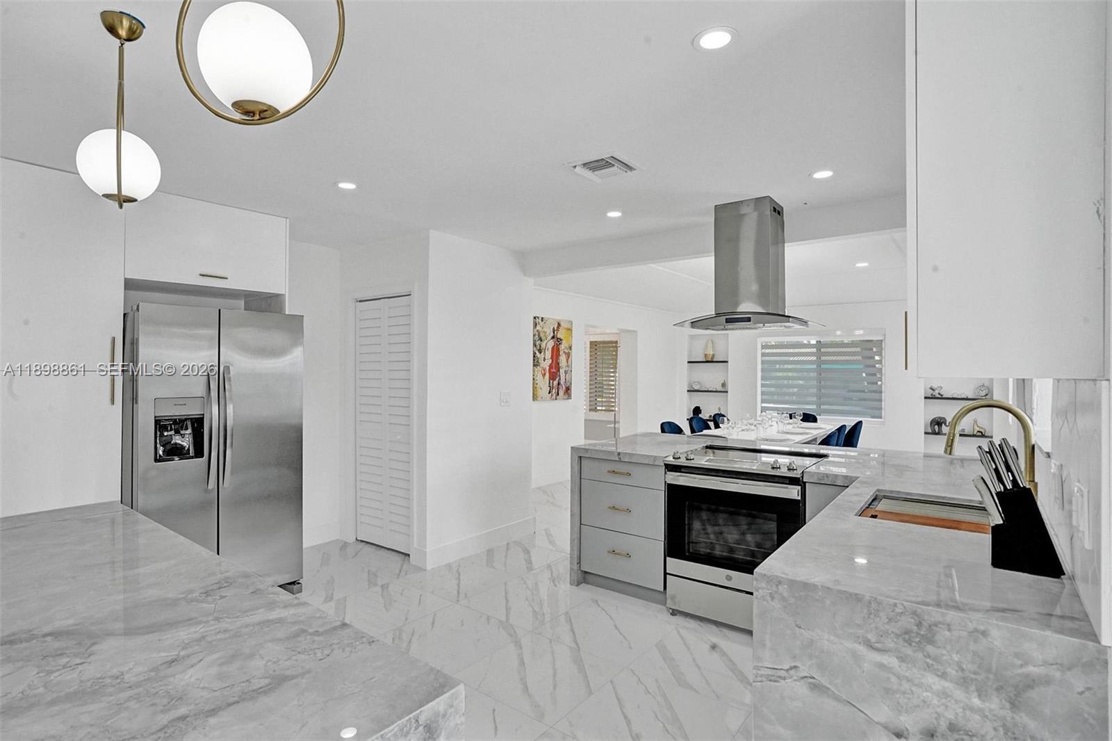 HOLLYWOOD LAKES SECTION - Residential
