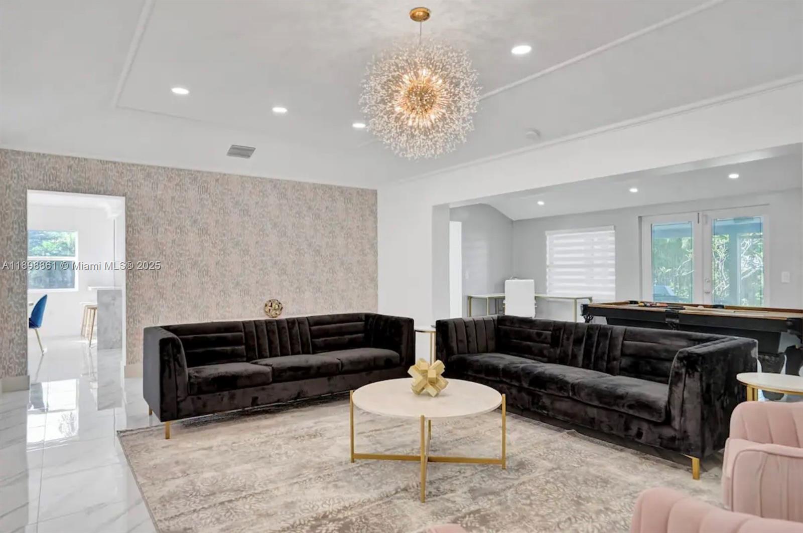 HOLLYWOOD LAKES SECTION - Residential