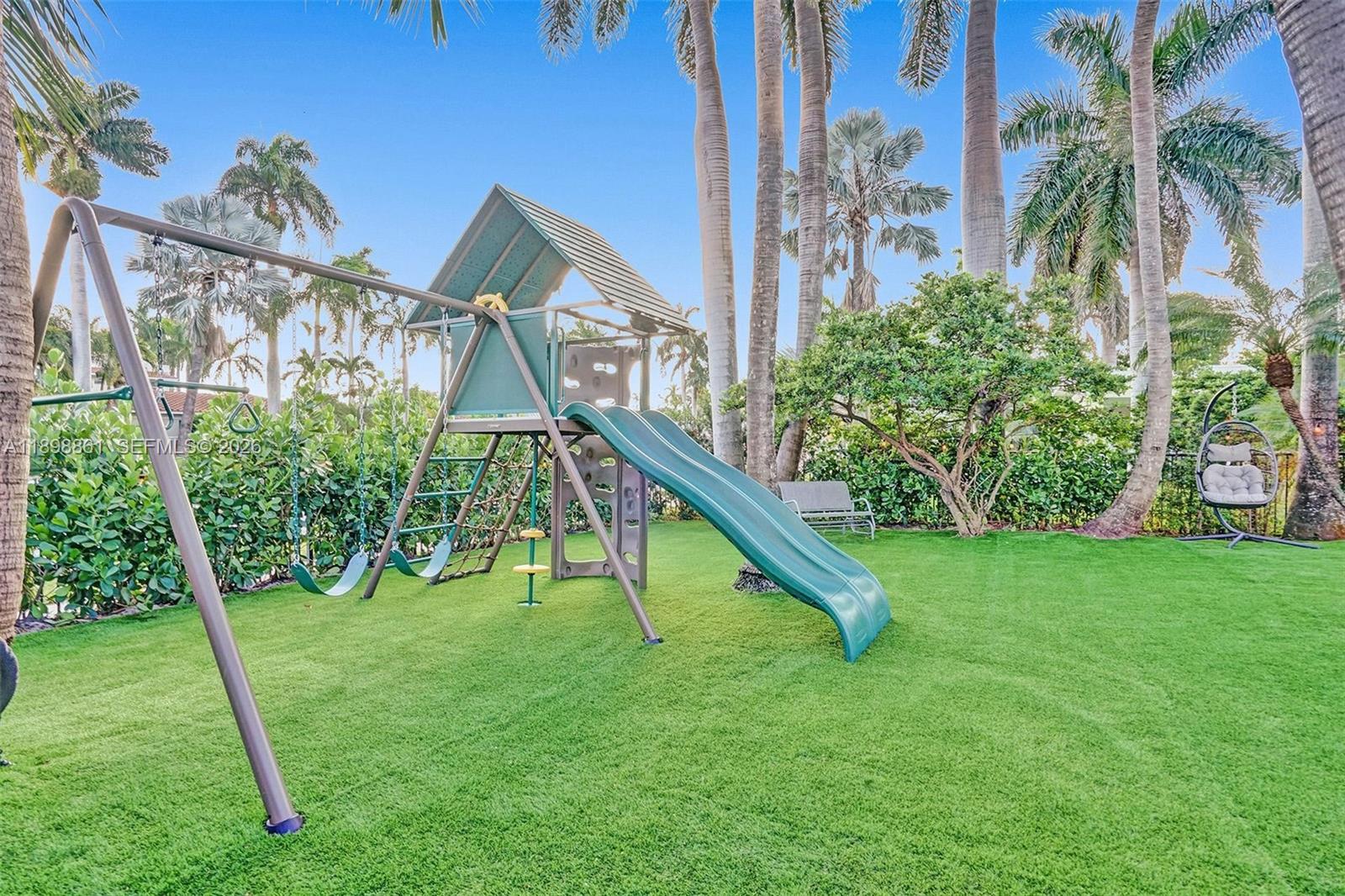 HOLLYWOOD LAKES SECTION - Residential