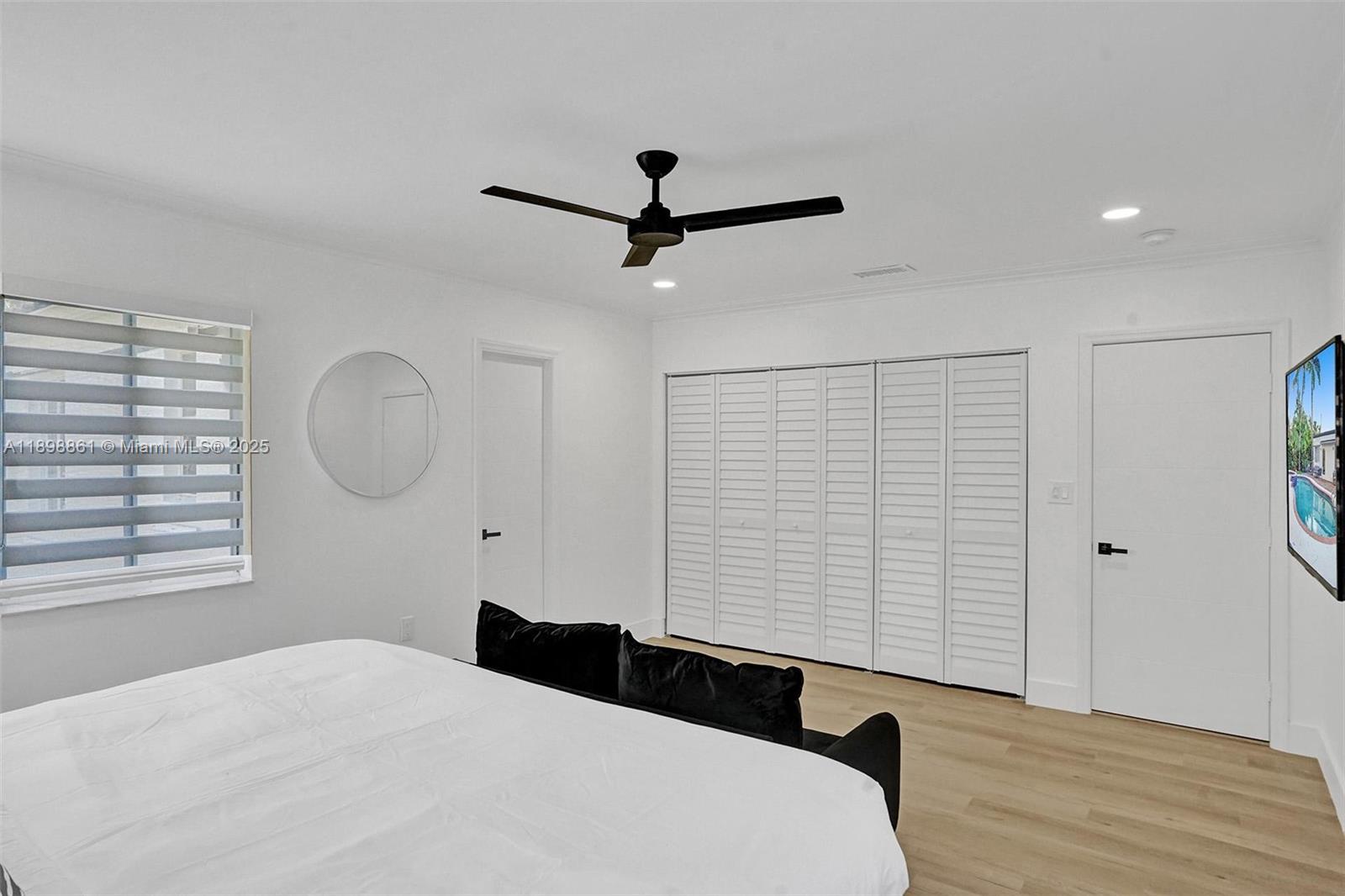 HOLLYWOOD LAKES SECTION - Residential