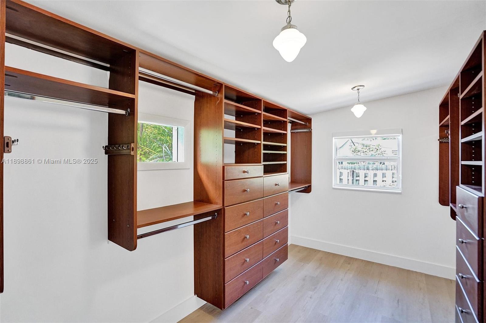 HOLLYWOOD LAKES SECTION - Residential