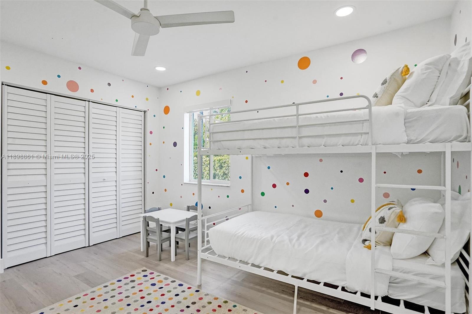 HOLLYWOOD LAKES SECTION - Residential