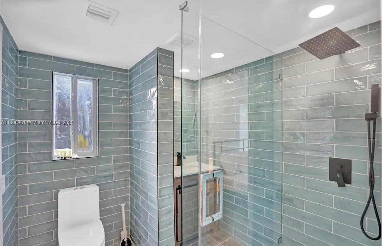 HOLLYWOOD LAKES SECTION - Residential